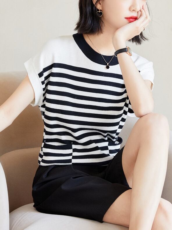 人気上昇中 ボーダー ラウンドネック シンプル ファッション 半袖 シャツ 大人カジュアル fashion ootd 夏コーデ ファッション coordinateコーディネート 夏服 カジュアルコーデ 今日のコーデ 大人コーデ レディース